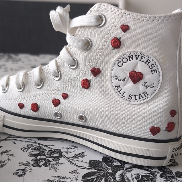 White High-Top Sneakers with Red Roses 🌹 - Picture 6 of 10